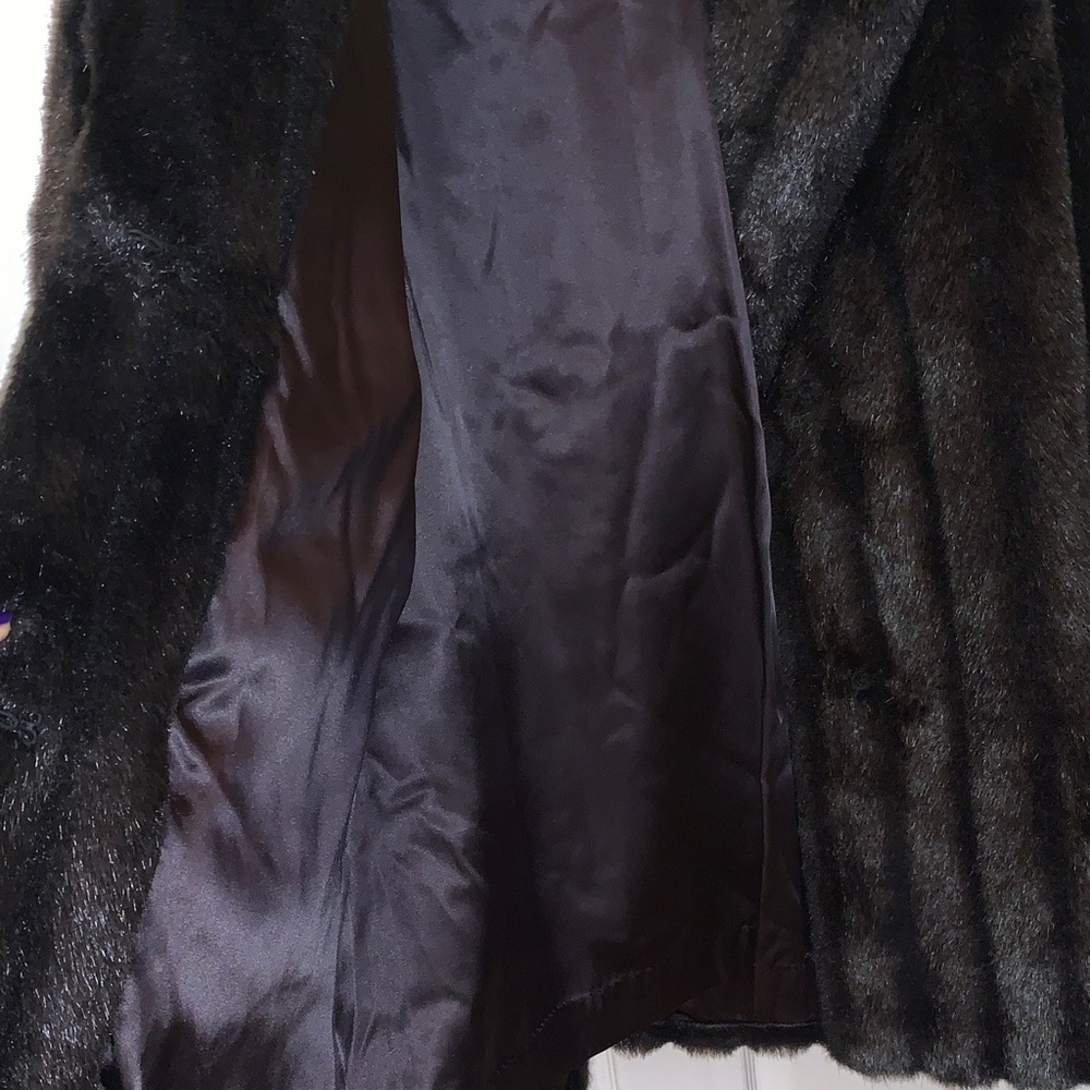 Beautiful Monterey Fashions Black Faux Fur Coat Made in USA - Picture 4 of 10